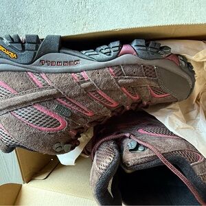 Merrell Women's Brown and Pink Athletic Shoes